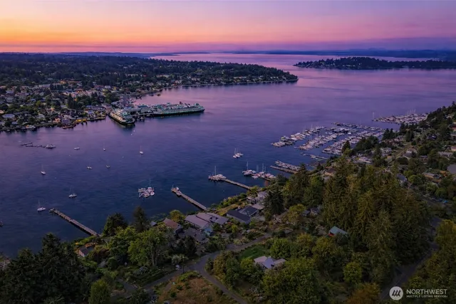 $1,275,000 | 10761 Bill Point Crest Northeast, Bainbridge Island, WA 98110