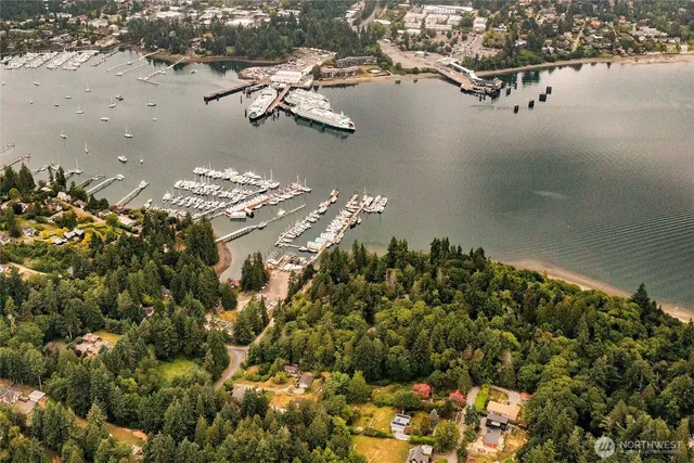 $1,290,000 | 10761 Bill Point Crest Northeast, Bainbridge Island, WA 98110