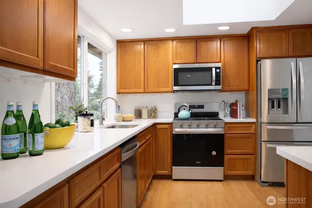 $1,275,000 | 10761 Bill Point Crest Northeast, Bainbridge Island, WA 98110