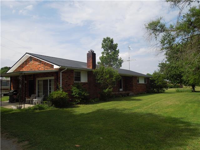 439 Pomroy Road Manchester, TN 37355 - Photo 3 of 18 Front corner view of home with patio area.