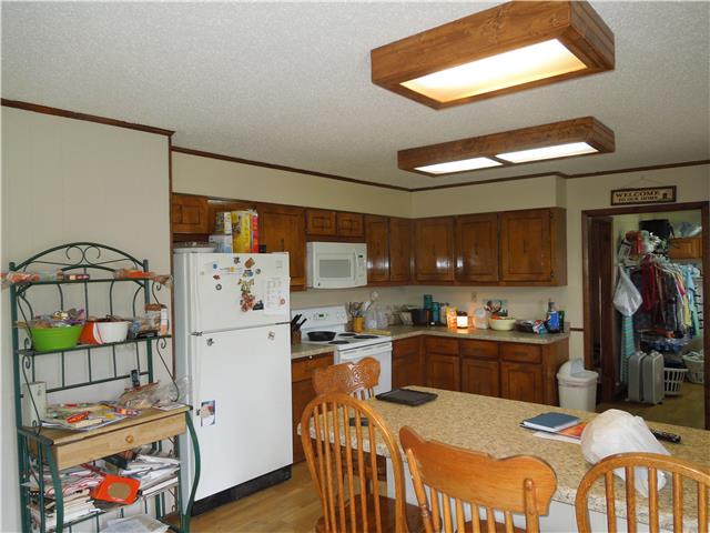 439 Pomroy Road Manchester, TN 37355 - Photo 7 of 18 Large Kitchen with full appliance, stove, dishwasher, microwave, dishwasher!