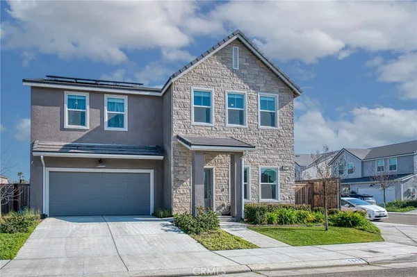 $644,500 | 1817 North Phillip Avenue, Clovis, CA 93619