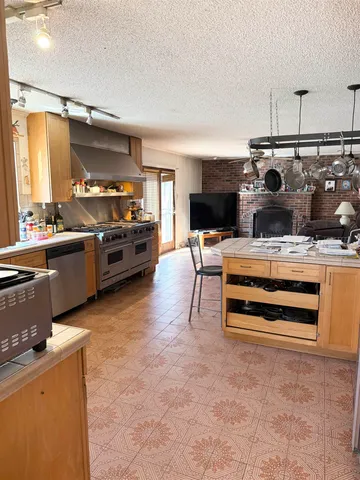 a kitchen that has a lot of cabinets in it