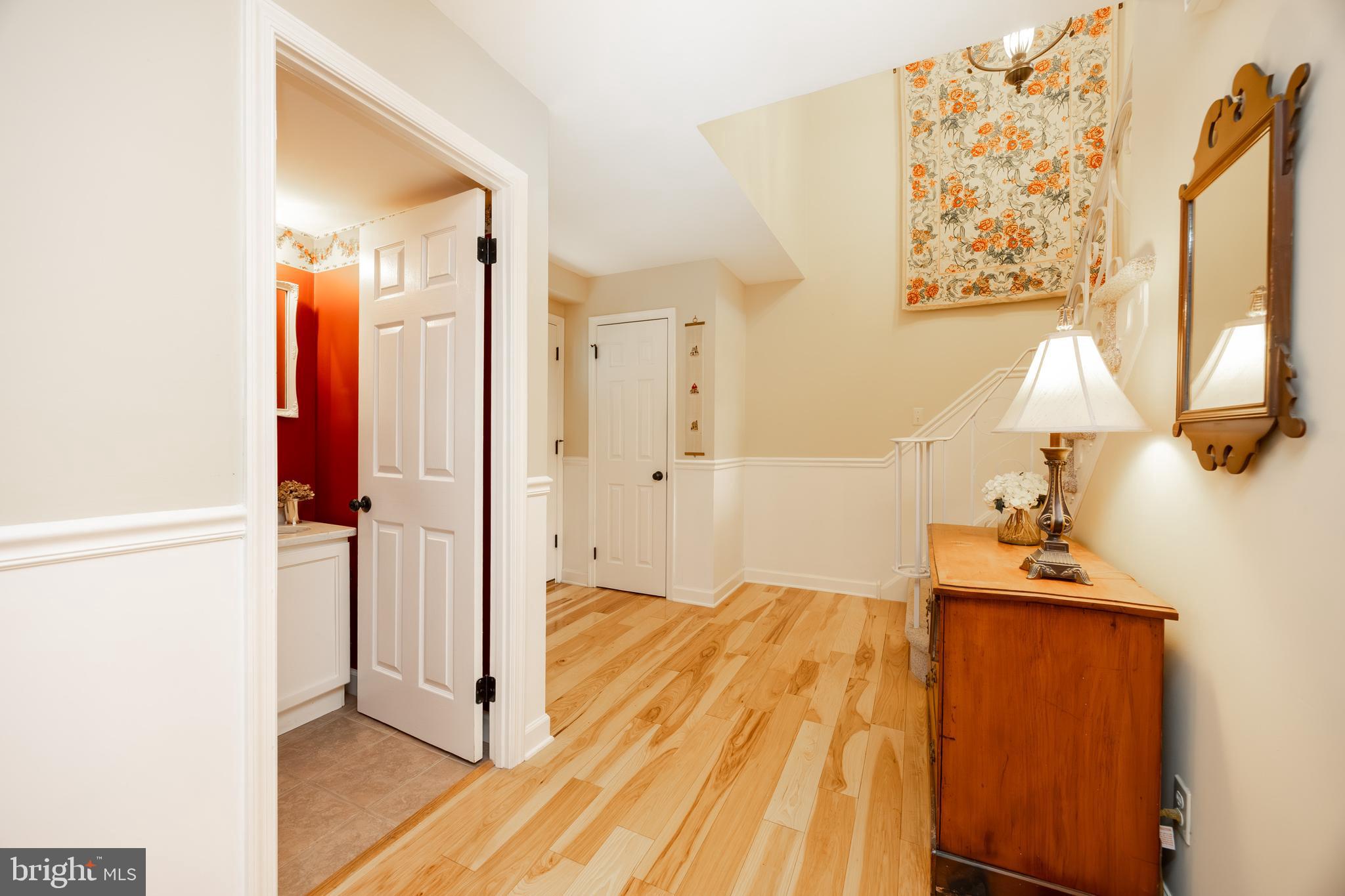 Foyer/1/2 bath