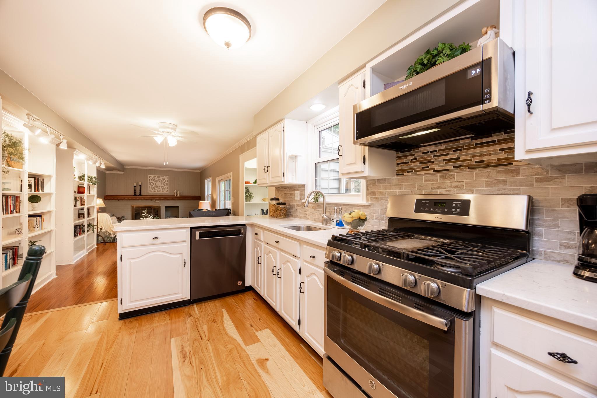 411 Rennard Drive Exton, PA 19341 - Photo 8 of 48 Kitchen Gas Cooking