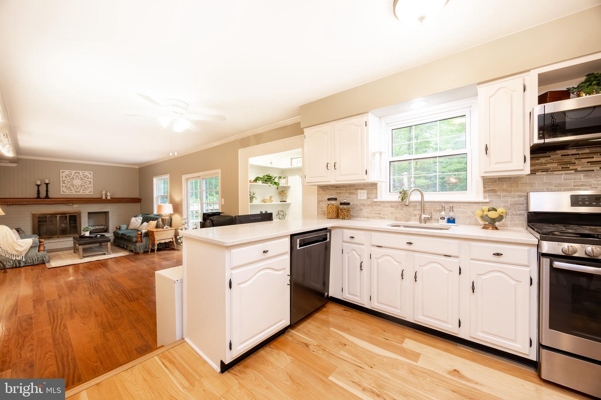 411 Rennard Drive Exton, PA 19341 - Photo 9 of 48 Kitchen w/Quartz countertops