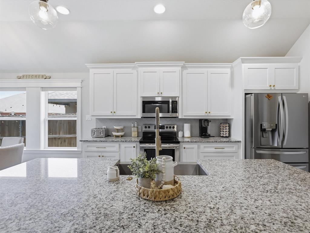 956 Sam Street Springtown, TX 76082 - Photo 10 of 38