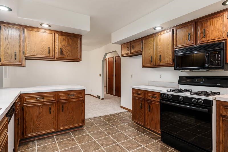 12222 Rae Ann Road Roscoe, IL 61073 - Photo 13 of 40