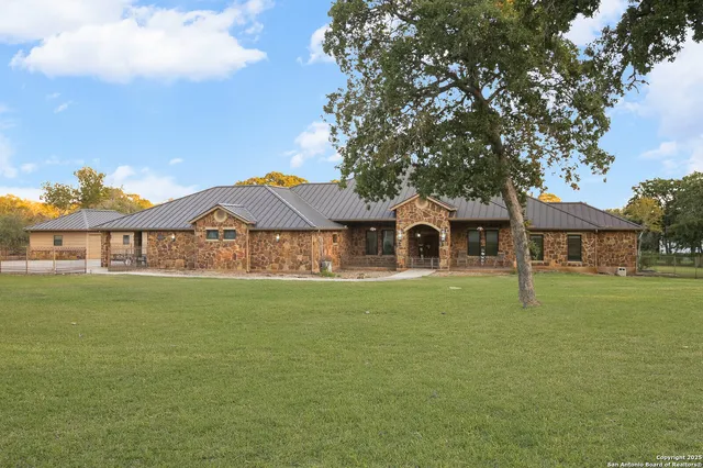 $1,190,000 | 584 Arbor View, Adkins, TX 78101