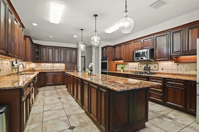 $1,190,000 | 584 Arbor View, Adkins, TX 78101