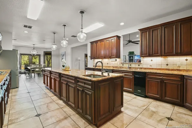 $1,190,000 | 584 Arbor View, Adkins, TX 78101