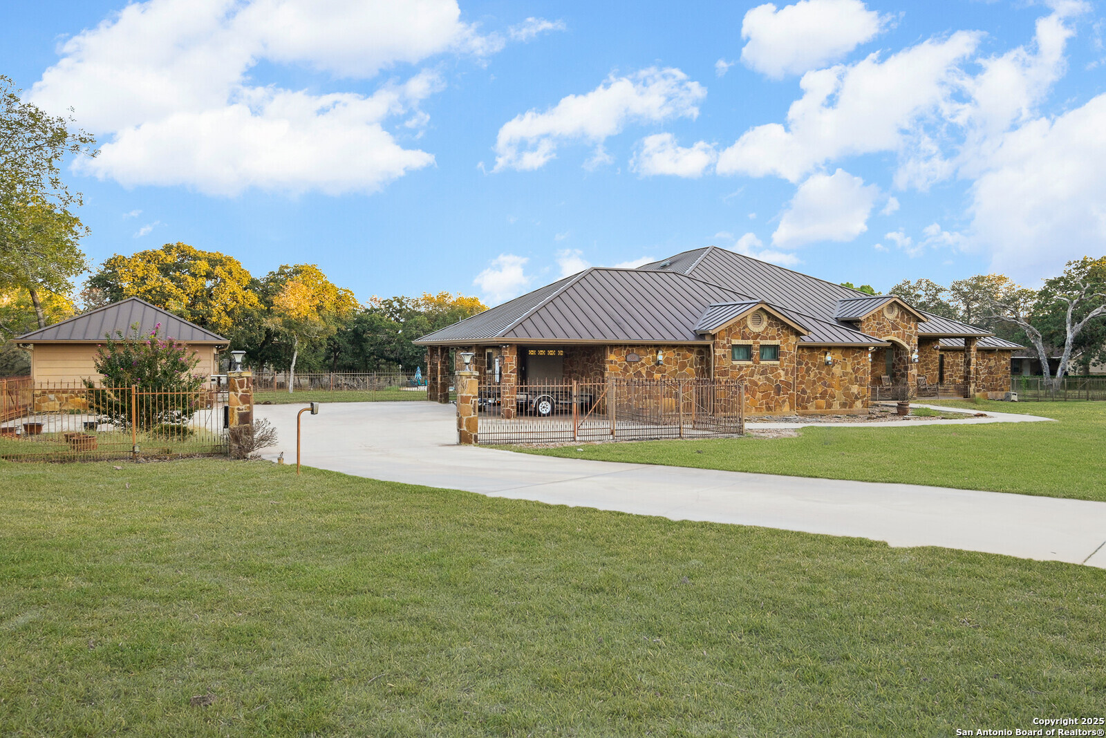 584 Arbor View Adkins, TX 78101 - Photo 3 of 59