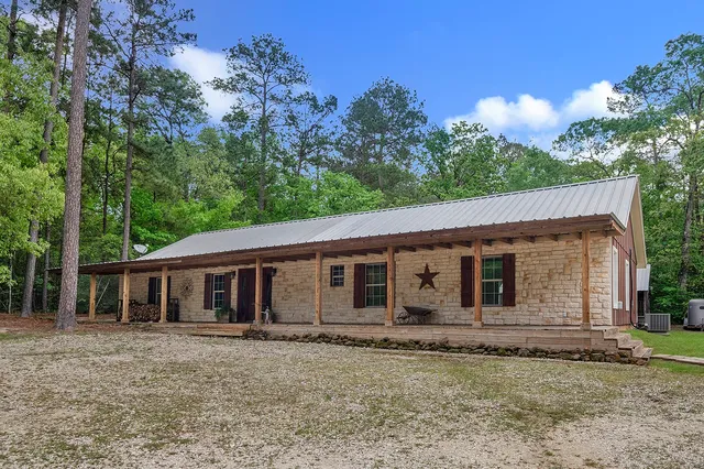 $385,000 | 267 County Road 2827, Warren, TX 77664