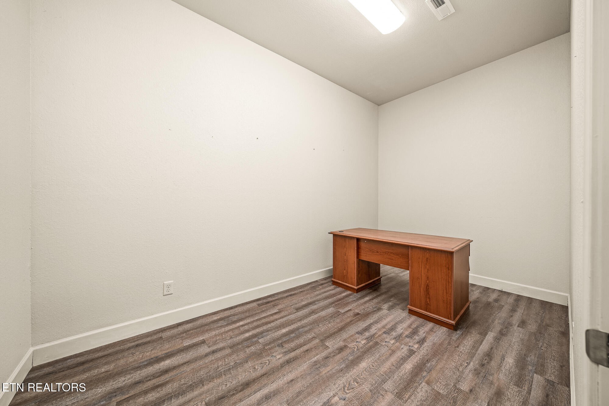 164 Oak Road Crossville, TN 38555 - Photo 19 of 29 a room with a bench and a wooden floor