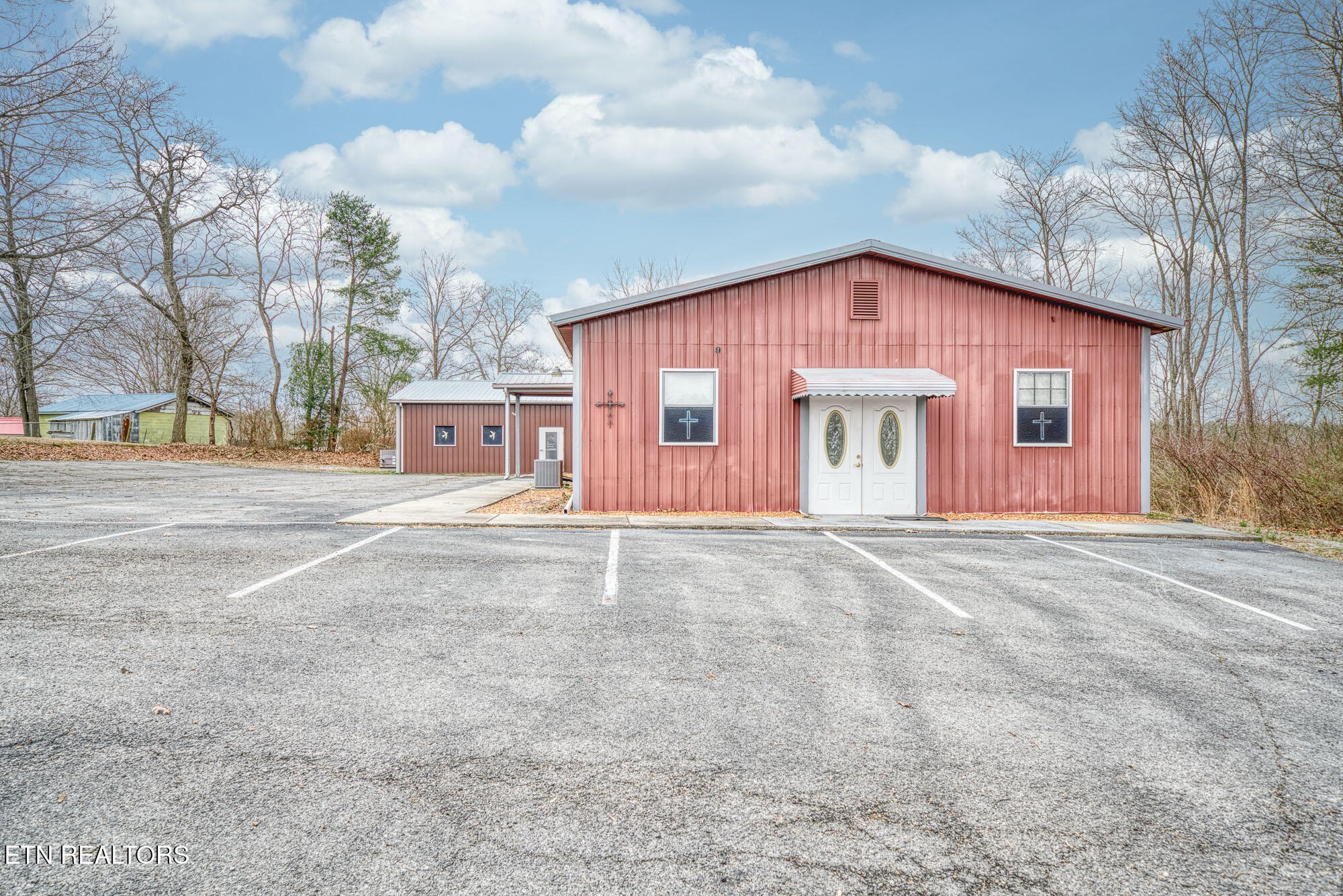 164 Oak Road Crossville, TN 38555 - Photo 5 of 29 a view of a house with a backyard