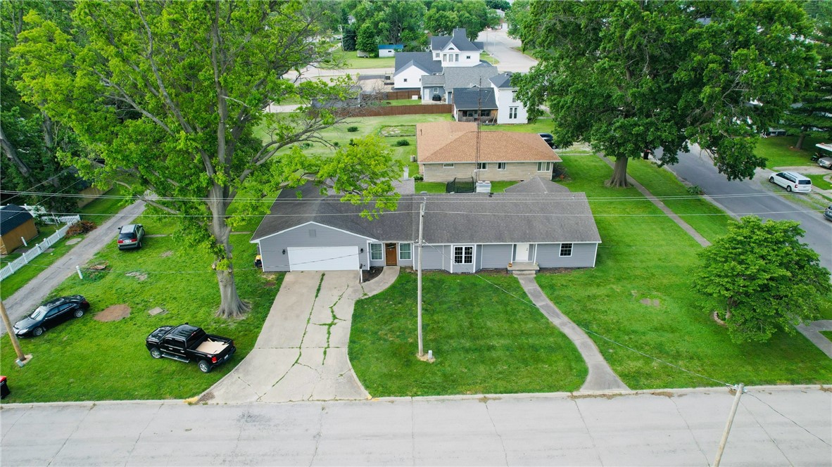 202 West 3rd Street Assumption, IL 62510 - Photo 3 of 32