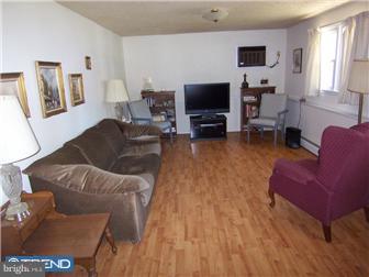 28 Bolton Road Hamilton, NJ 08610 - Photo 5 of 7 Family Room