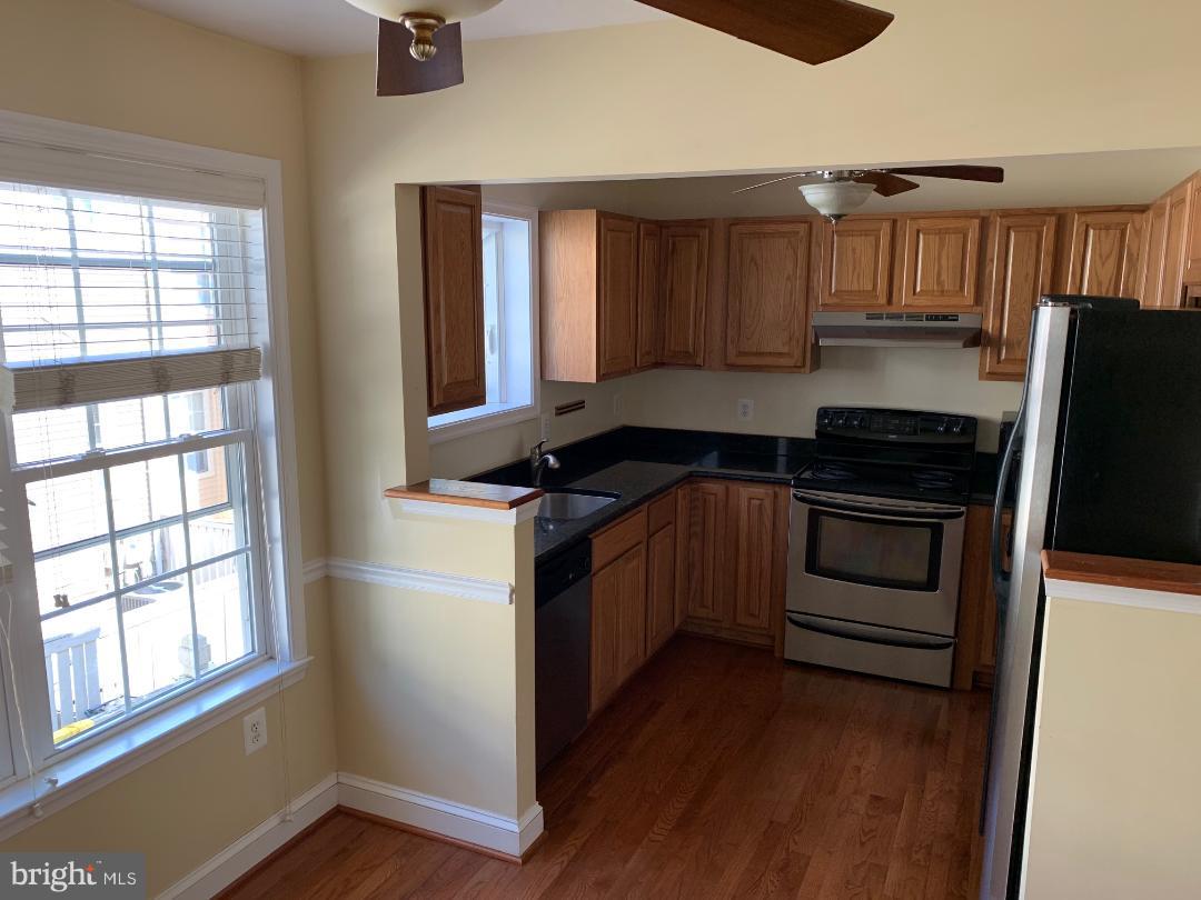 2484 Ridgehampton Court Reston, VA 20191 - Photo 3 of 11 Kitchen