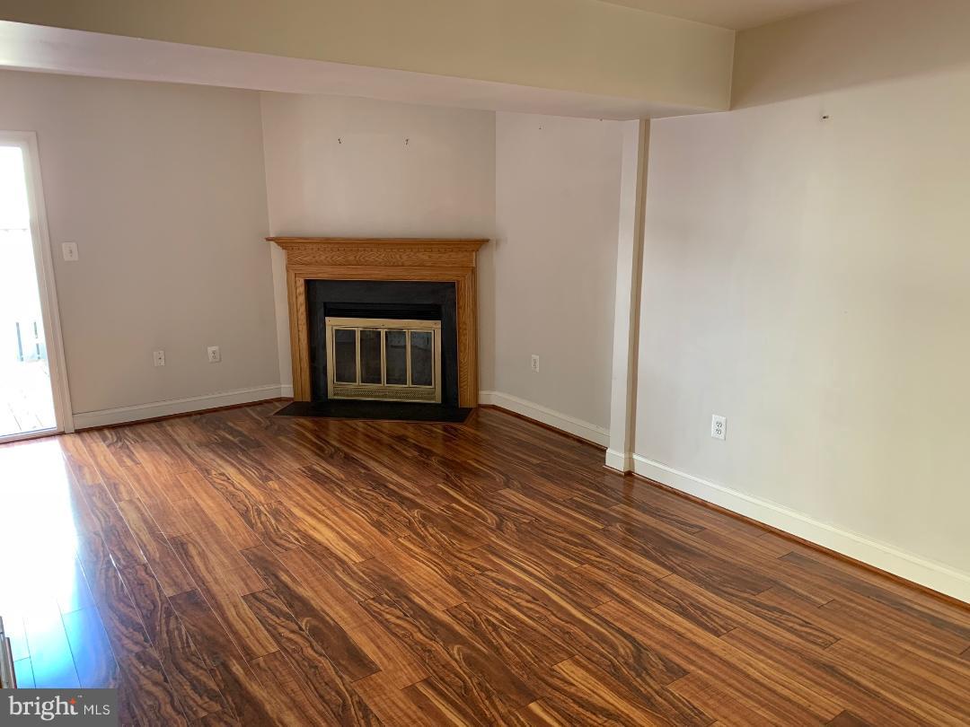 2484 Ridgehampton Court Reston, VA 20191 - Photo 6 of 11 Family Room