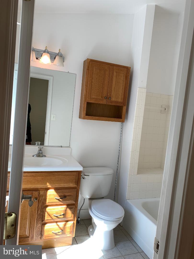 2484 Ridgehampton Court Reston, VA 20191 - Photo 7 of 11 Bath (Master)