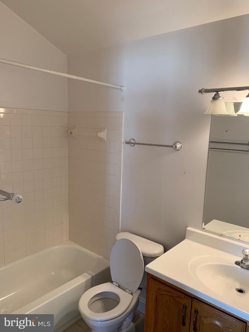 2484 Ridgehampton Court Reston, VA 20191 - Photo 8 of 11 Bath (Master)