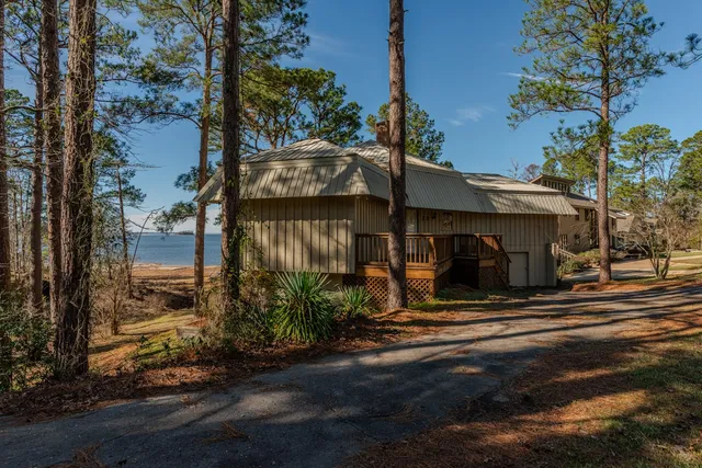 $679,000 | 893 Lakeshore Drive, Brookeland, TX 75931