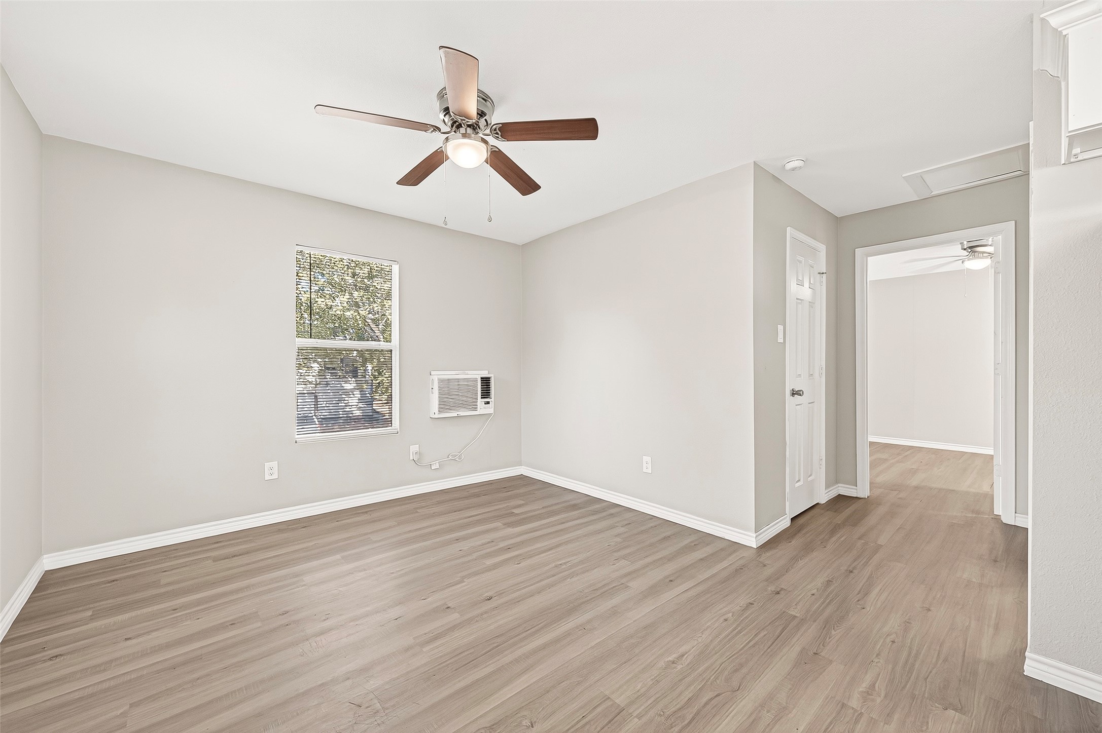 1401 5th Street Rosenberg, TX 77471 - Photo 37 of 50 Unit 210: Living room