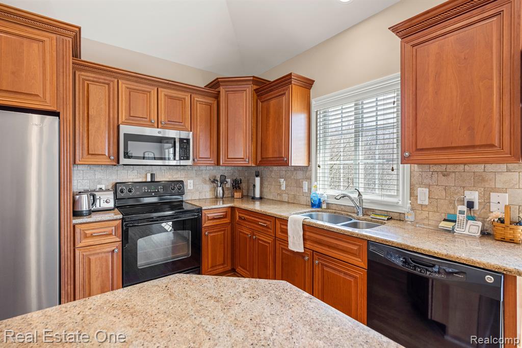 565 Andover Court Rochester Hills, MI 48306 - Photo 14 of 50