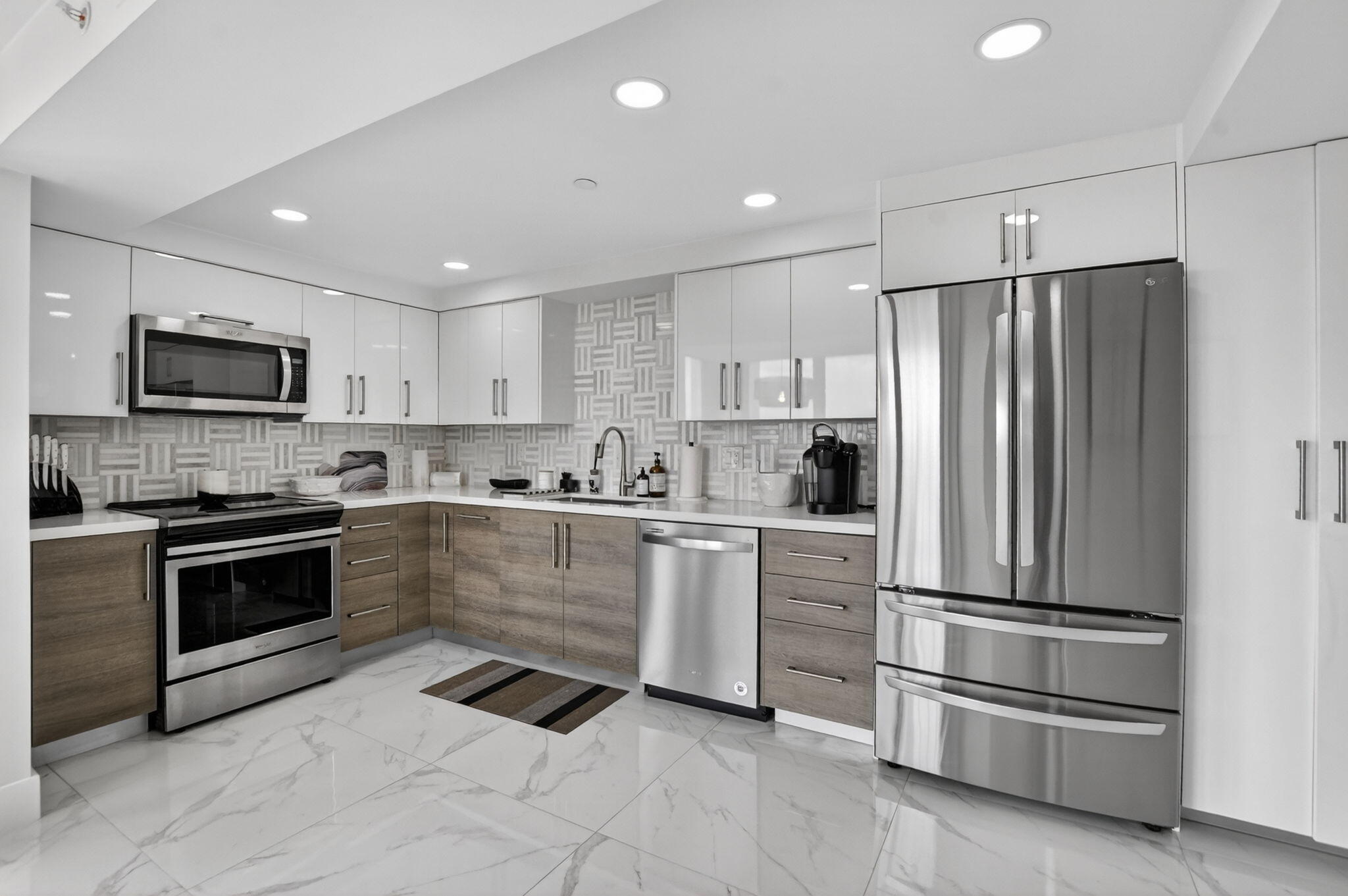 7738 Lakeside Boulevard, Unit 362 Boca Raton, FL 33434 - Photo 14 of 90 Upscale kitchen