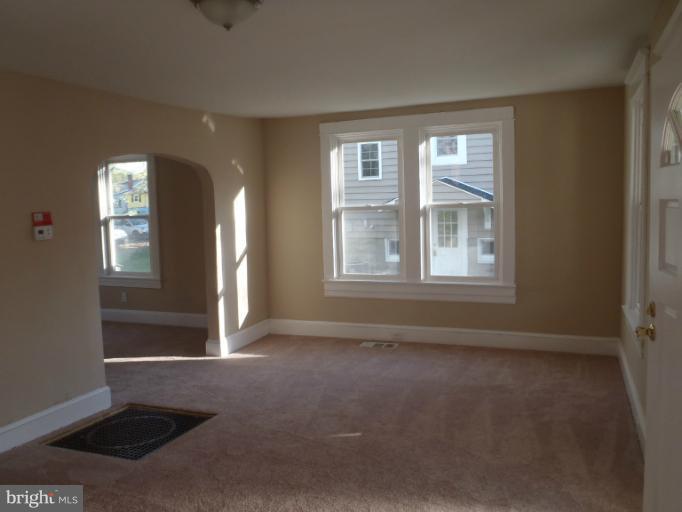 31 Patapsco Road Linthicum Heights, MD 21090 - Photo 2 of 20 Living Room