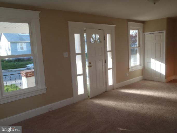 31 Patapsco Road Linthicum Heights, MD 21090 - Photo 7 of 20 Living Room