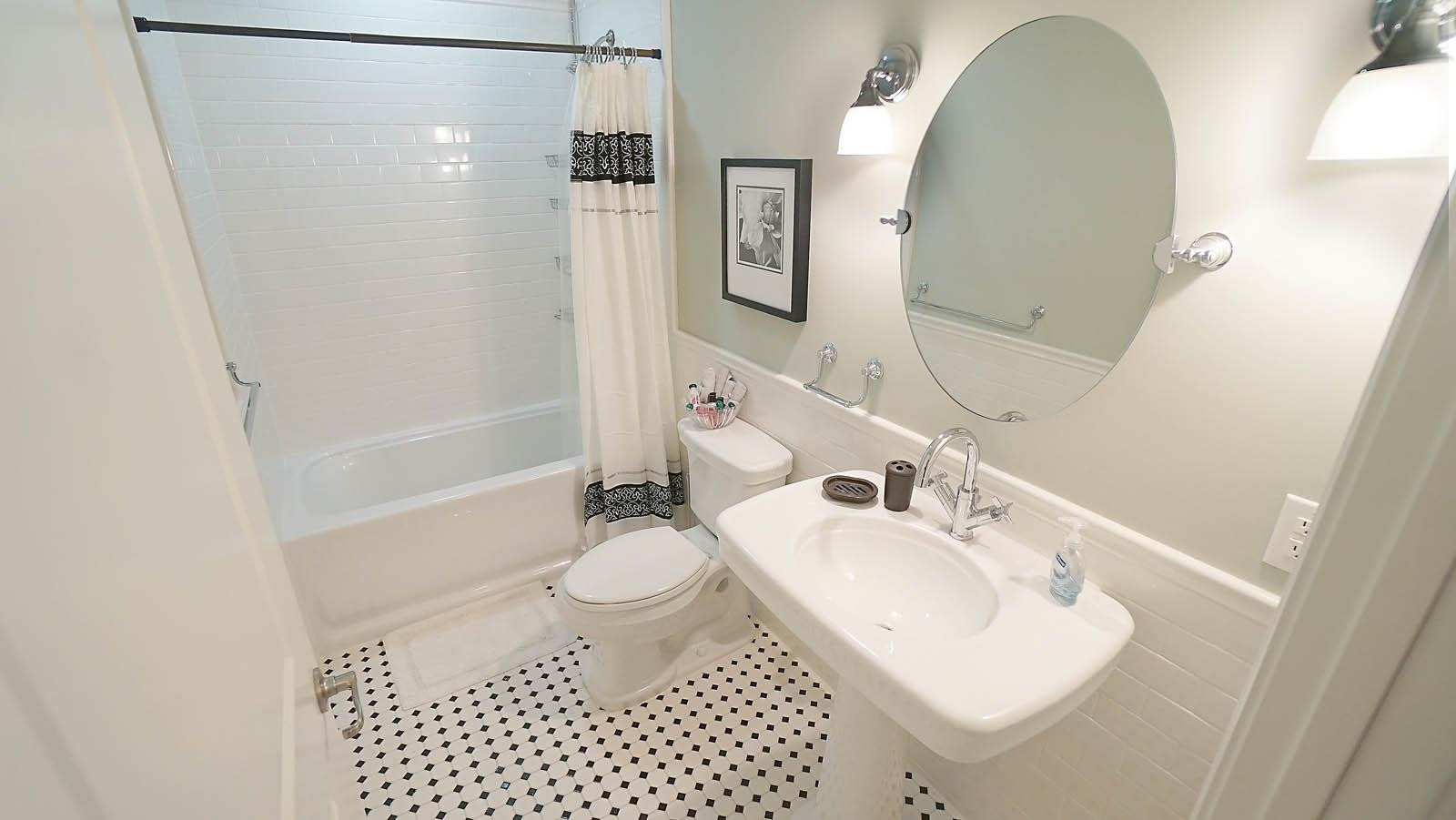 710 Independence Place, Unit 309 Raleigh, NC 27603 - Photo 23 of 32 Guest Bath