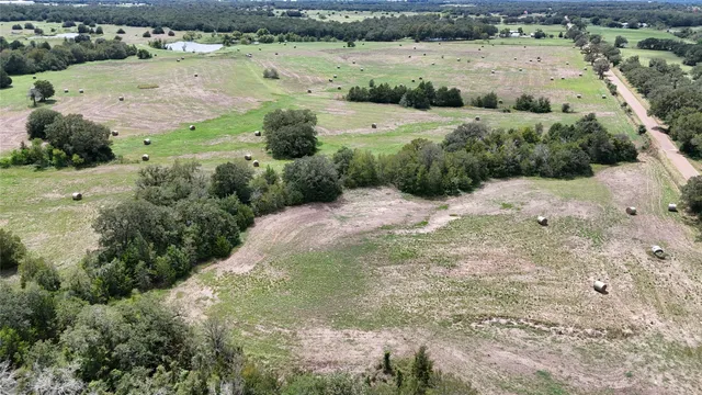 $451,699 | 400 West Parker Road, Flatonia, TX 78941