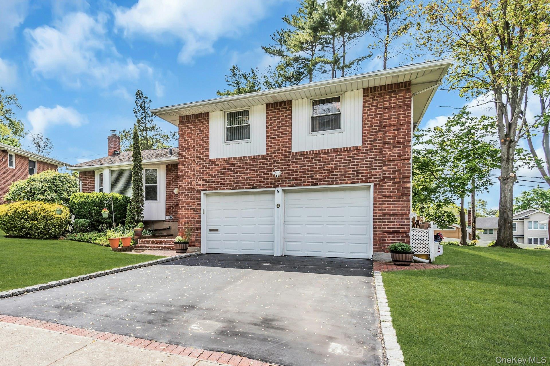 9 Avondale Road Plainview, NY 11803 - Photo 2 of 30