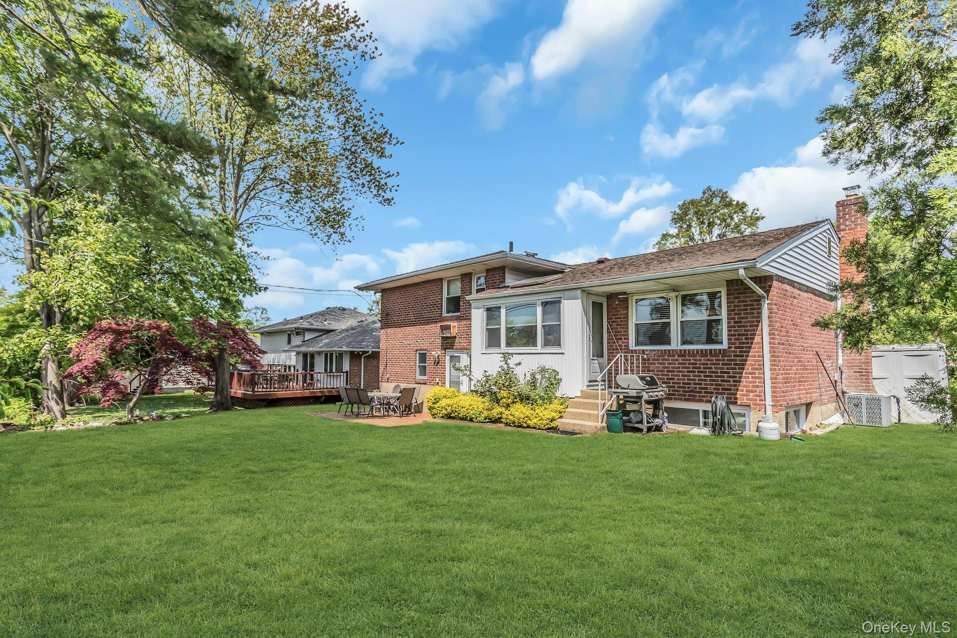 9 Avondale Road Plainview, NY 11803 - Photo 29 of 30