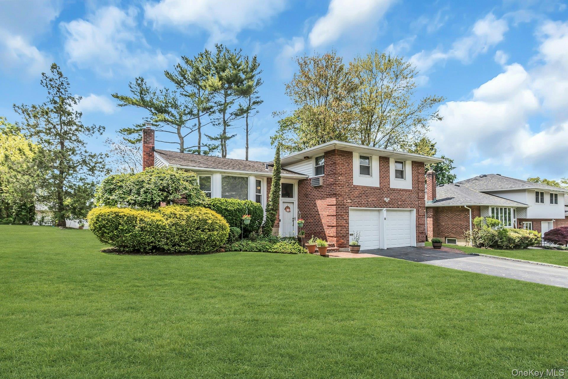 9 Avondale Road Plainview, NY 11803 - Photo 3 of 30