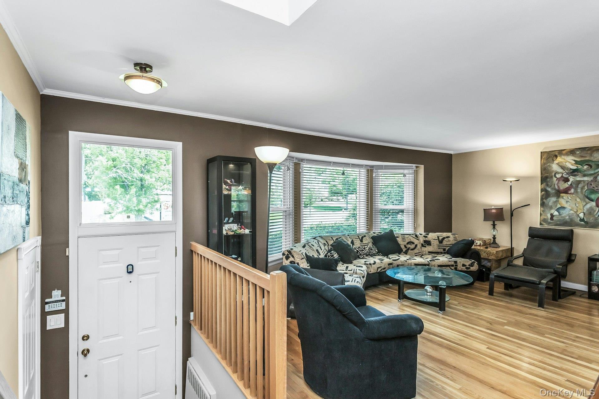 9 Avondale Road Plainview, NY 11803 - Photo 4 of 30