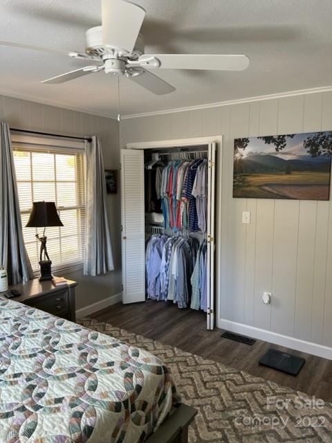 200 Golfwatch Road Canton, NC 28716 - Photo 5 of 38 a bedroom with a bed and a dresser