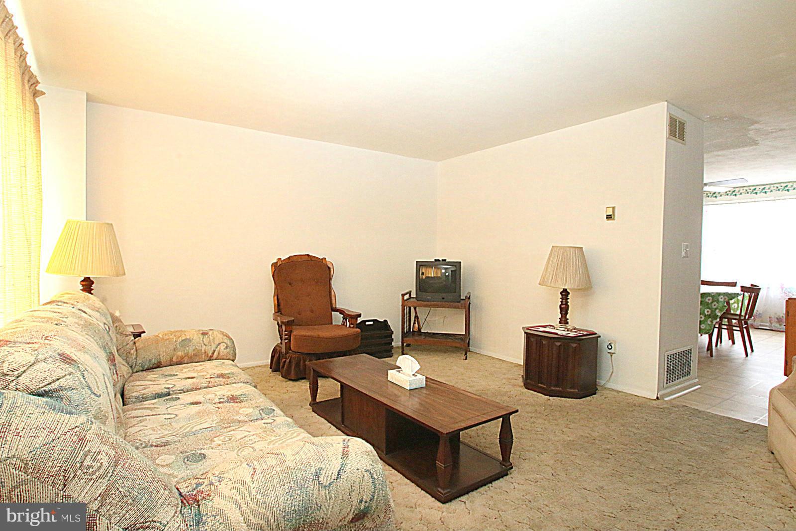 8108 Del Haven Road Baltimore, MD 21222 - Photo 2 of 30 Living Room