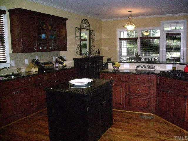 CHEF'S GOURMET KITCHEN W/DACOR & BOSCH APPLIANCES, GAS COOK TOP, ISLAND, WRAP BAR OVERLOOKING BREAKFAST & FAMILY ROOMS, HARDWOOD FLOOR, LARGE WALKIN PANTRY! Kitchen