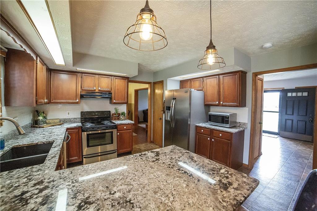 2453 Knobs End Court Springfield, OH 45502 - Photo 15 of 41