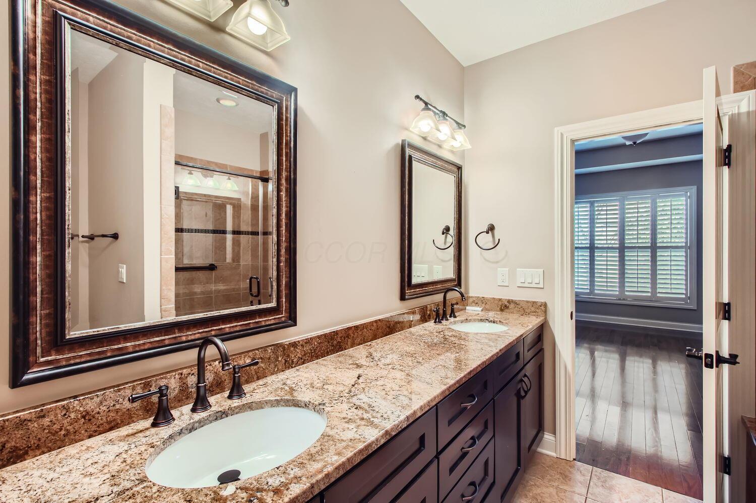 9040 Samari Place Powell, OH 43065 - Photo 16 of 31 Primary Bathoom