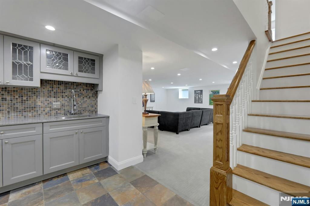 23 Hollybrook Road Paramus, NJ 07652 - Photo 42 of 50 Gallery Image 42