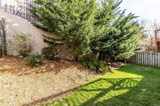 a view of yard with green space