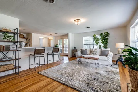 $259,000 | 5415 Dartmouth Avenue, River Oaks, TX 76114