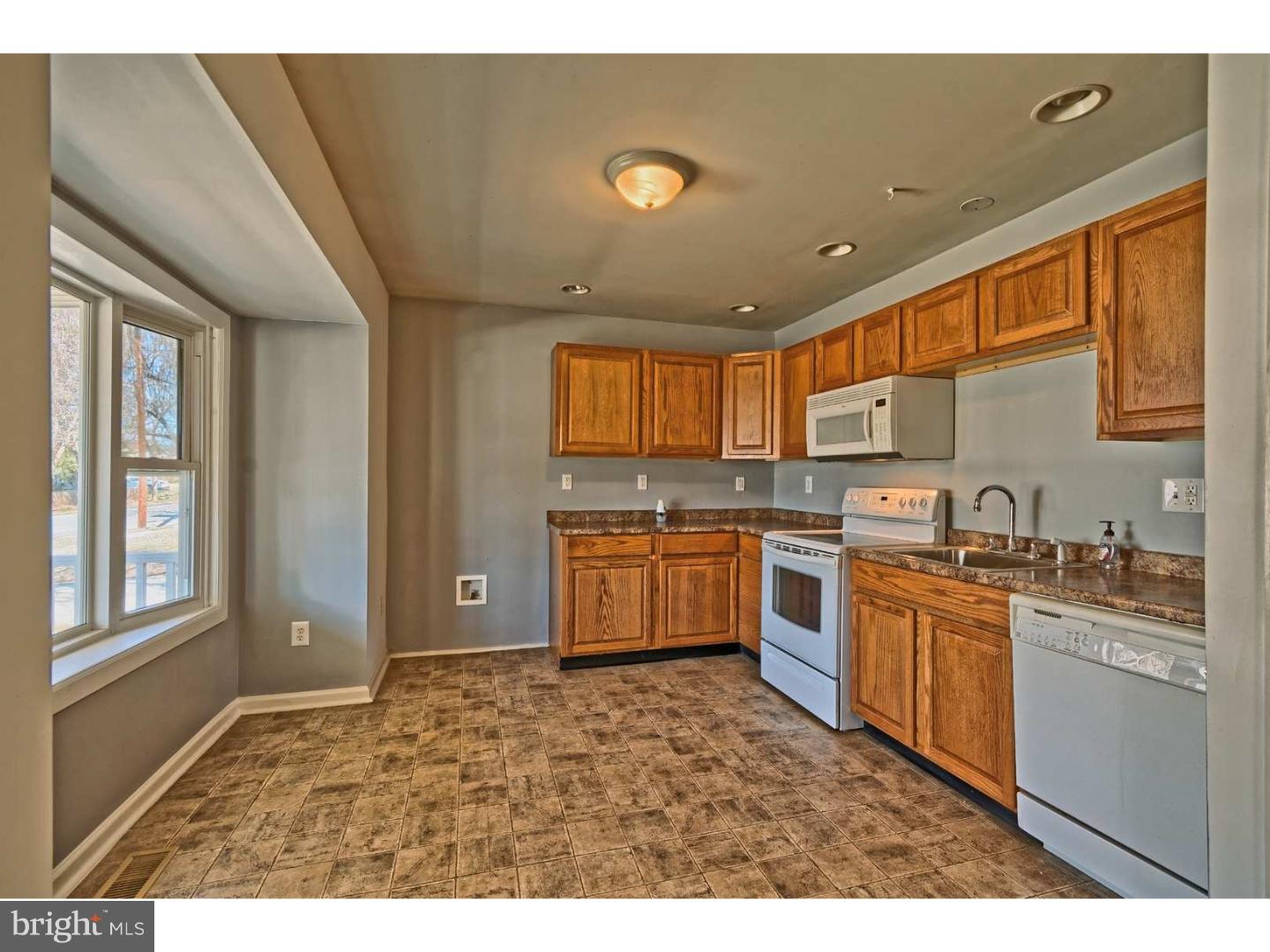 223 Somerset Road Deptford, NJ 08096 - Photo 8 of 25