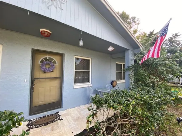 a front view of house with yard