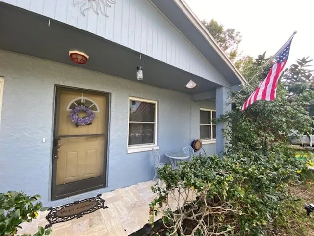 a front view of house with yard