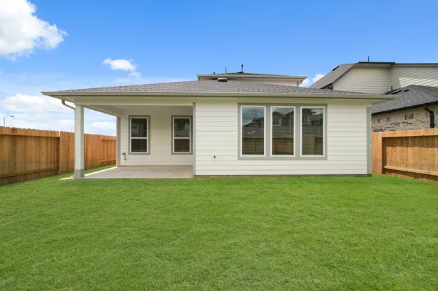 a view of a back yard of the house