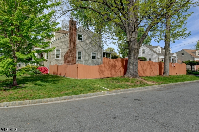 72 Colonial Drive Clark, NJ 07066 - Photo 4 of 48